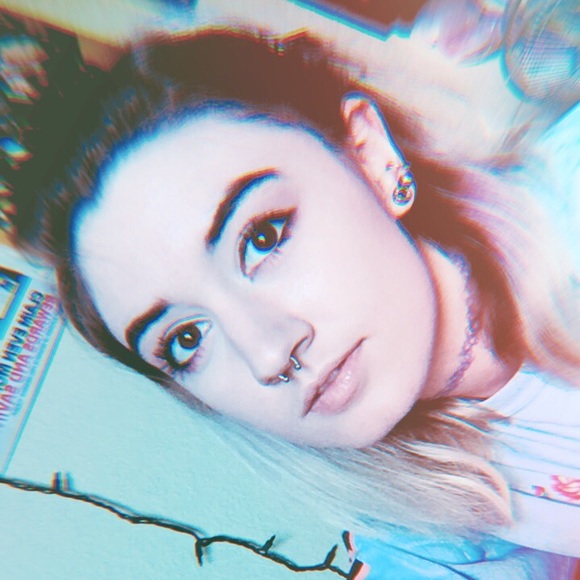 Meet your Posher, Sarah - Picture 1 of 8